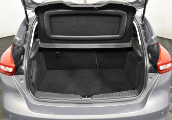 Подержанный автомобиль Ford Focus Hatchback 2015 года (16 фото)