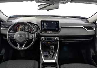 Подержанный автомобиль Toyota RAV4 2020 года (14 фото)