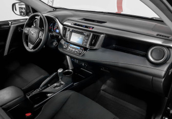 Подержанный автомобиль Toyota RAV4 2014 года (9 фото)