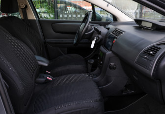 Подержанный автомобиль Citroen C4 Hatchback 2010 года (10 фото)