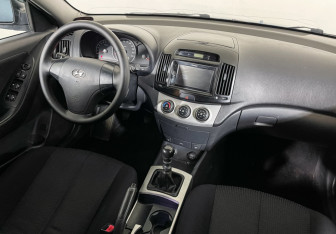 Подержанный автомобиль Hyundai Elantra Sedan 2009 года (9 фото)