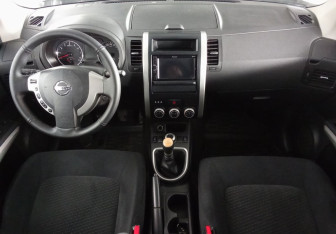 Подержанный автомобиль Nissan X-Trail 2012 года (11 фото)