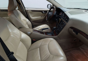 Подержанный автомобиль Volvo S60 2007 года (9 фото)