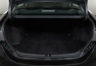 Подержанный автомобиль Toyota Corolla Sedan 2016 года (16 фото)