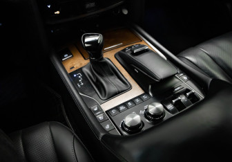 Подержанный автомобиль Lexus LX 2016 года (20 фото)