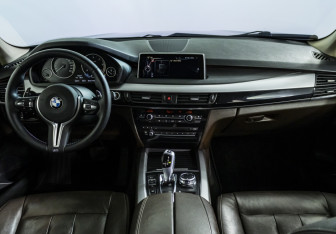 Подержанный автомобиль BMW X5 2015 года (13 фото)