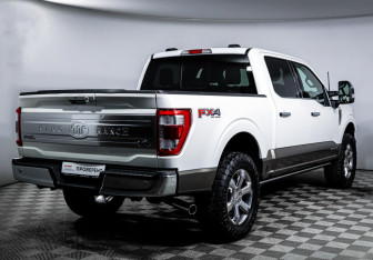 Подержанный автомобиль Ford F-150 2023 года (5 фото)