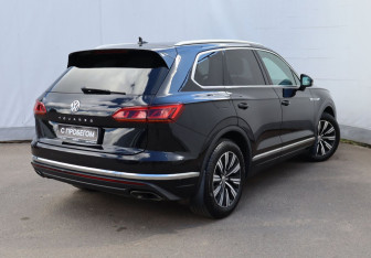Подержанный автомобиль Volkswagen Touareg 2020 года (4 фото)