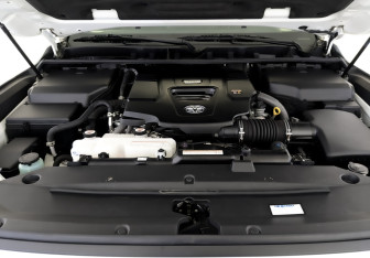Подержанный автомобиль Toyota Land Cruiser Suv 2021 года (9 фото)