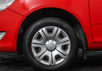 Подержанный автомобиль Skoda Fabia Hatchback 2011 года (21 фото)