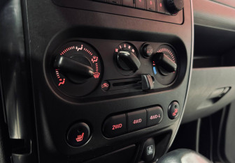 Подержанный автомобиль Suzuki Jimny 2011 года (11 фото)