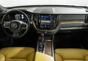 Подержанный автомобиль Volvo XC60 2018 года (12 фото)