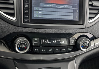 Подержанный автомобиль Honda CR-V 2015 года (21 фото)