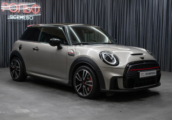 Подержанный автомобиль MINI Hatch 2021 года (3 фото)