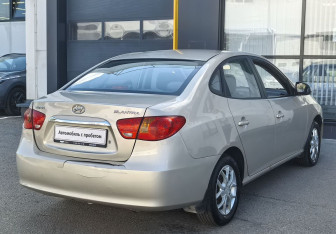 Подержанный автомобиль Hyundai Elantra Sedan 2010 года (5 фото)