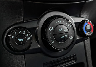 Подержанный автомобиль Ford Fiesta Hatchback 2016 года (21 фото)