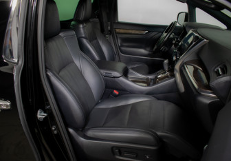 Подержанный автомобиль Toyota Alphard 2021 года (10 фото)