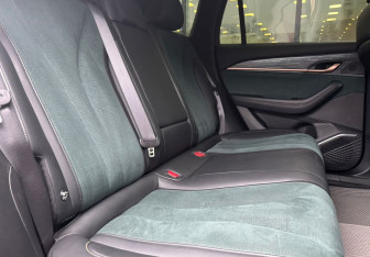 Подержанный автомобиль Geely Monjaro 2024 года (11 фото)