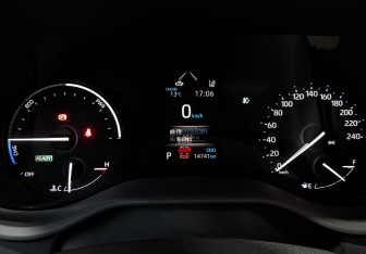 Подержанный автомобиль Toyota Sienna 2025 года (16 фото)