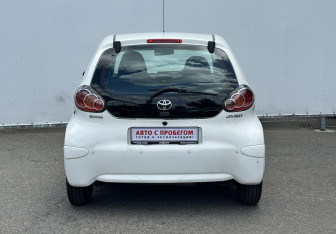 Подержанный автомобиль Toyota Aygo 2010 года (6 фото)