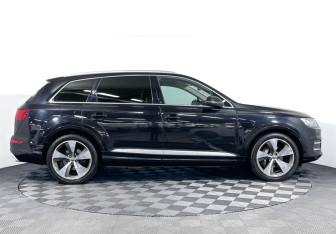 Подержанный автомобиль Audi Q7 2016 года (22 фото)