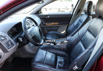 Подержанный автомобиль Volvo S40 2008 года (15 фото)