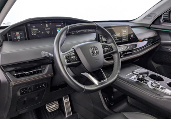 Подержанный автомобиль Changan UNI-K 2023 года (15 фото)