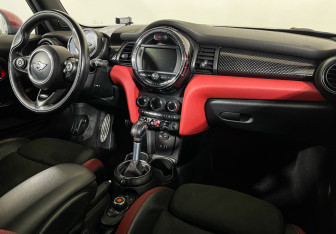 Подержанный автомобиль MINI Hatch 2016 года (9 фото)