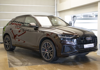 Подержанный автомобиль Audi Q8 2021 года (3 фото)