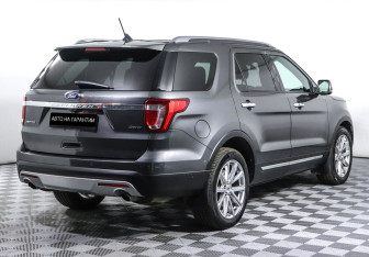 Подержанный автомобиль Ford Explorer 2017 года (3 фото)
