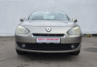 Подержанный автомобиль Renault Fluence 2012 года (2 фото)