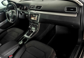 Подержанный автомобиль Volkswagen Passat Sedan 2012 года (11 фото)