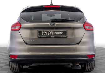 Подержанный автомобиль Ford Focus Hatchback 2018 года (6 фото)