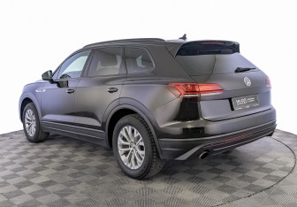 Подержанный автомобиль Volkswagen Touareg 2019 года (7 фото)