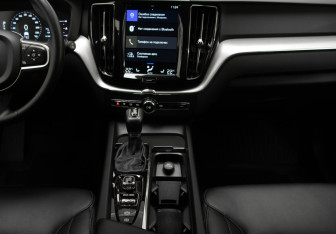 Подержанный автомобиль Volvo XC60 2019 года (20 фото)