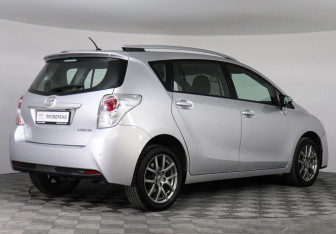 Подержанный автомобиль Toyota Verso 2014 года (5 фото)