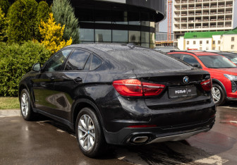 Подержанный автомобиль BMW X6 2017 года (5 фото)