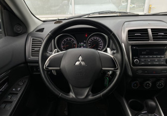 Подержанный автомобиль Mitsubishi ASX 2013 года (14 фото)