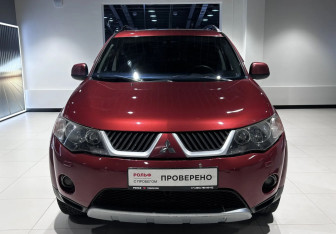 Подержанный автомобиль Mitsubishi Outlander 2008 года (2 фото)