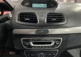 Подержанный автомобиль Renault Fluence 2012 года (14 фото)