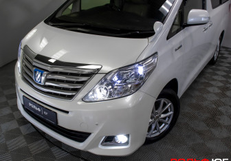 Подержанный автомобиль Toyota Alphard 2013 года (26 фото)