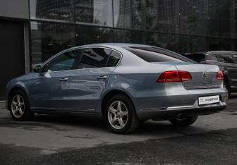 Подержанный автомобиль Volkswagen Passat Sedan 2012 года (6 фото)