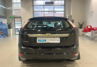 Подержанный автомобиль Ford Focus Hatchback 2008 года (5 фото)