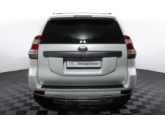 Подержанный автомобиль Toyota Land Cruiser Prado 2015 года (6 фото)