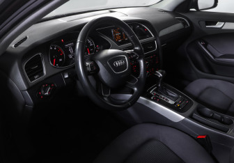 Подержанный автомобиль Audi A4 Sedan 2014 года (15 фото)