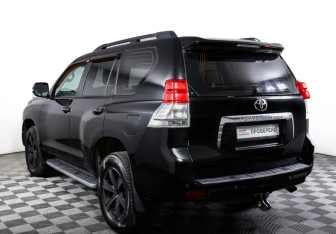 Подержанный автомобиль Toyota Land Cruiser Prado 2009 года (7 фото)