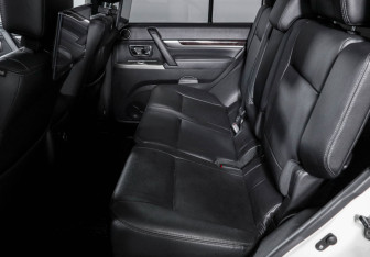 Подержанный автомобиль Mitsubishi Pajero 2019 года (10 фото)