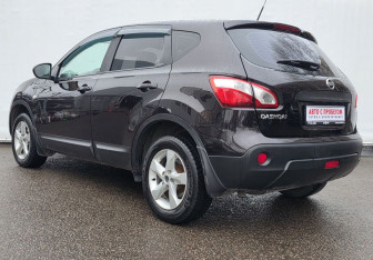 Подержанный автомобиль Nissan Qashqai 2012 года (7 фото)