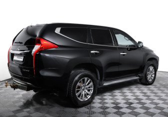 Подержанный автомобиль Mitsubishi Pajero Sport 2018 года (5 фото)