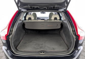 Подержанный автомобиль Volvo XC60 2016 года (10 фото)